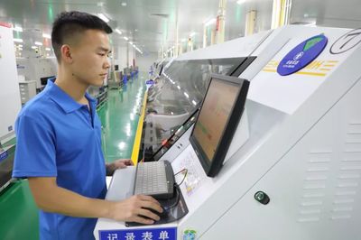 威尔高 一台机器人“抵”6个工人  PCB电路板行业的智造革命