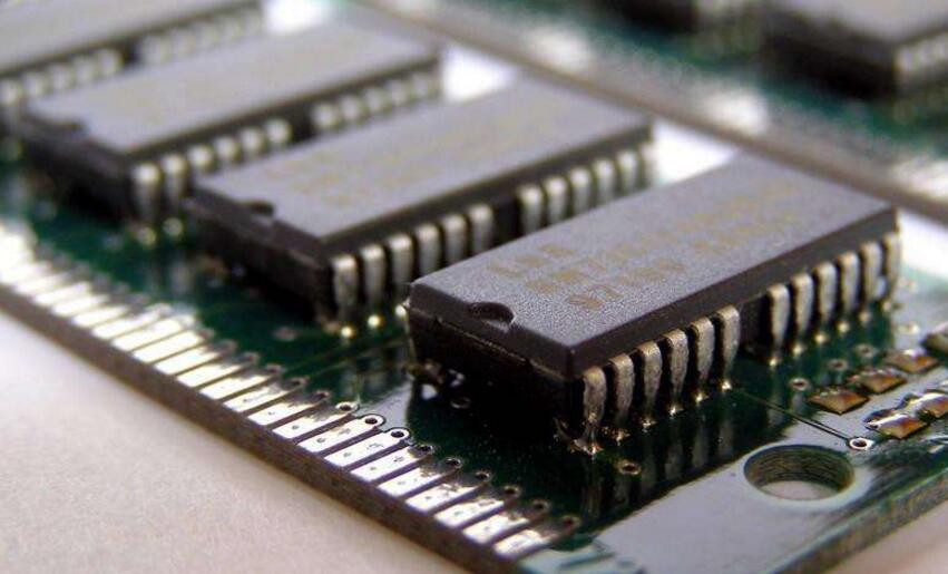 为什么寄存器比内存快，又与PCB电路板有何关系？
